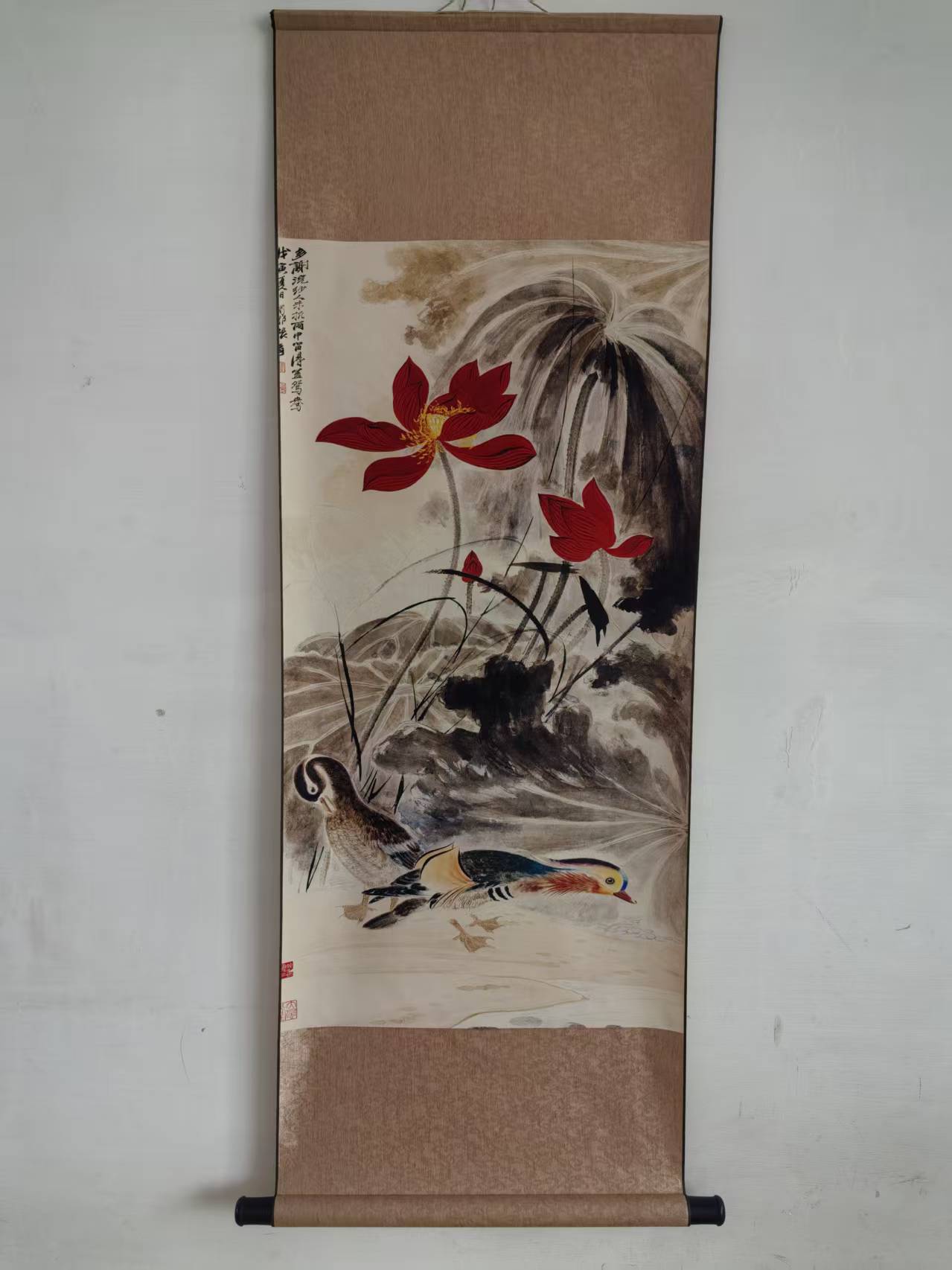 张大千《荷香鸳鸯图》-嘉城艺术交易平台