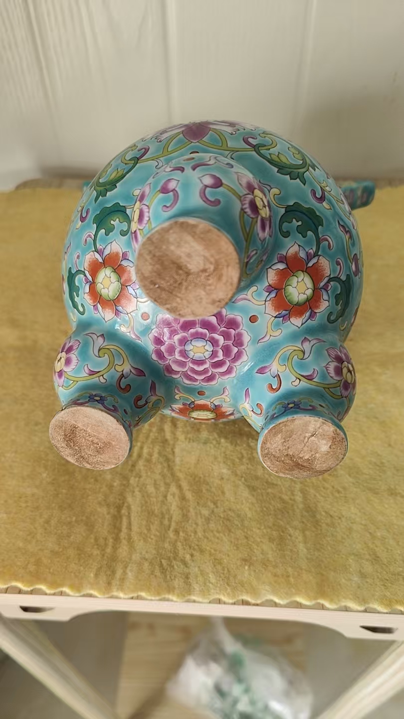 乾隆年制《松石绿釉珐琅彩三足香炉》