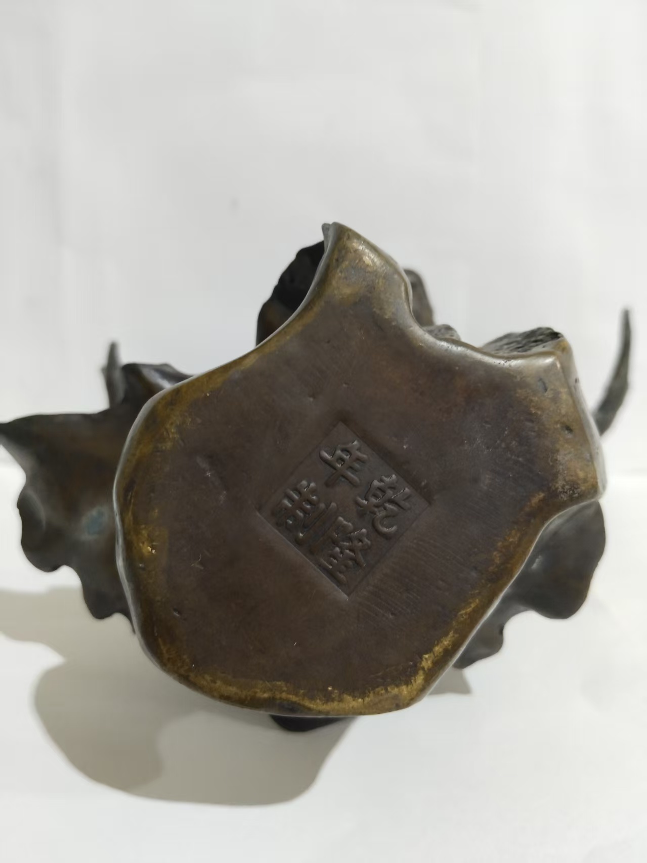 乾隆年制《铜鹿首摆件》