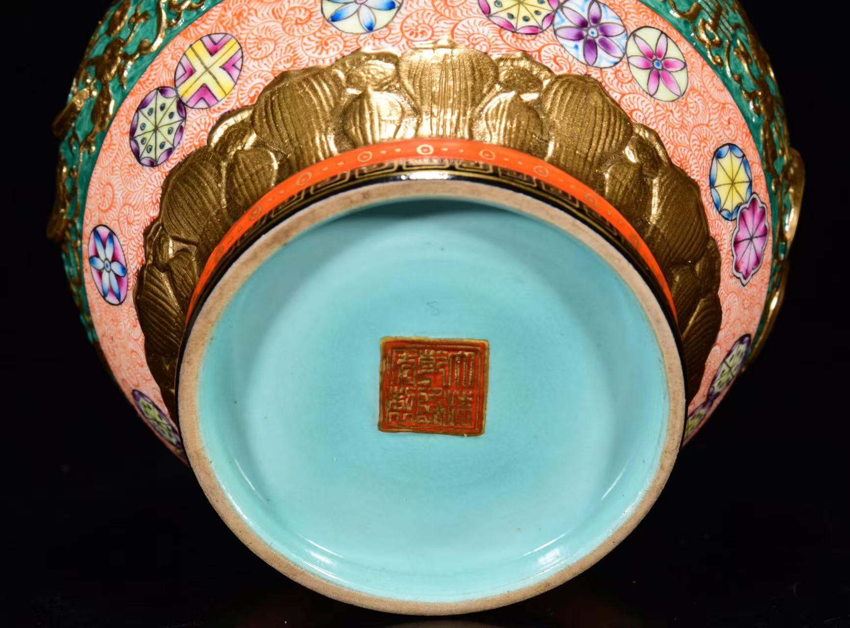 乾隆年制《鎏金福寿纹燕子缸》