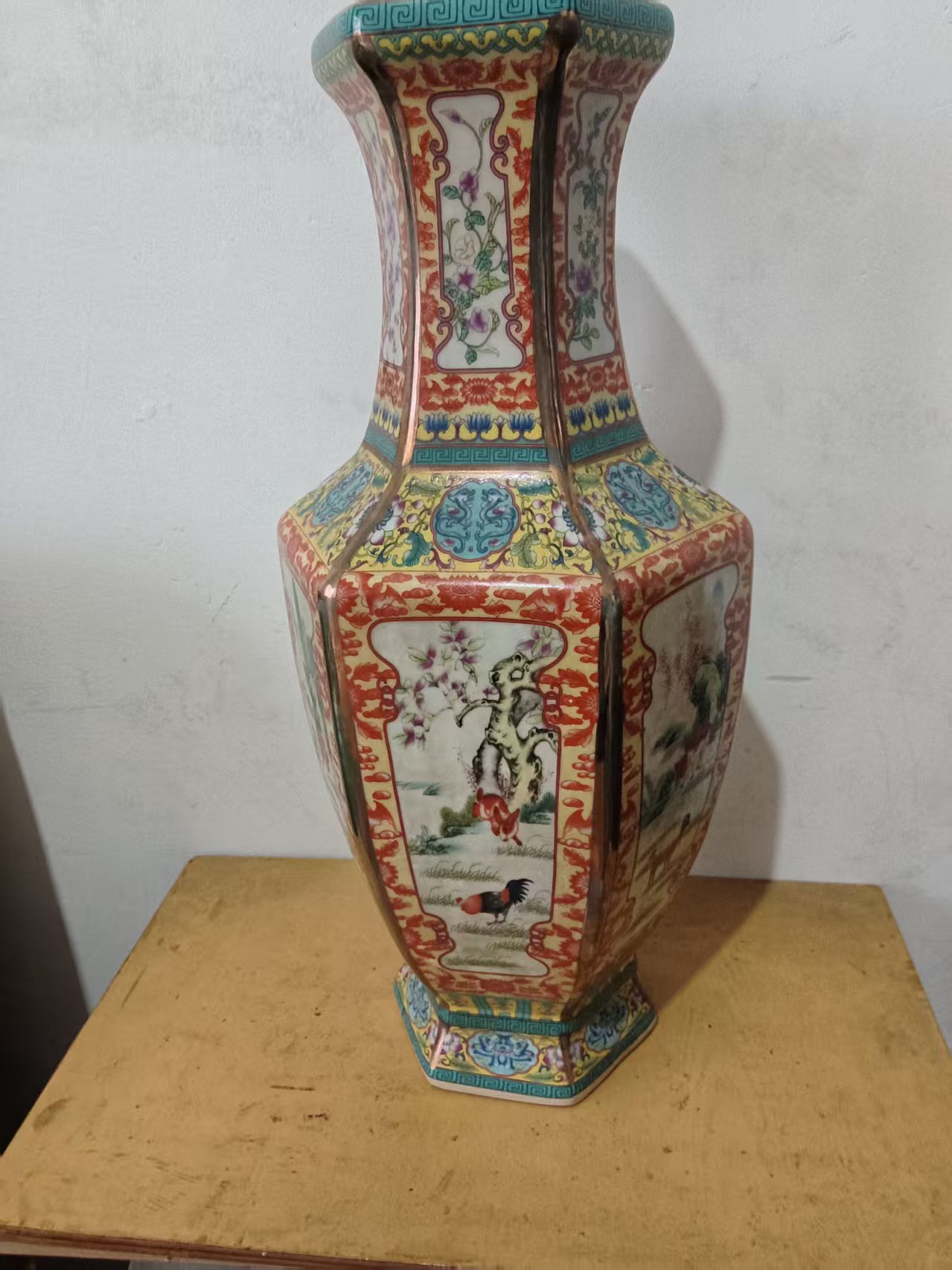 乾隆年制《粉彩十二生肖六方赏瓶》-嘉城艺术交易平台