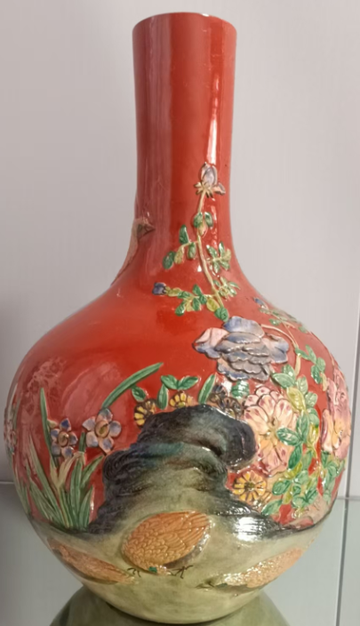 乾隆年制《珊瑚红堆塑粉彩花卉天球瓶》-嘉城艺术交易平台