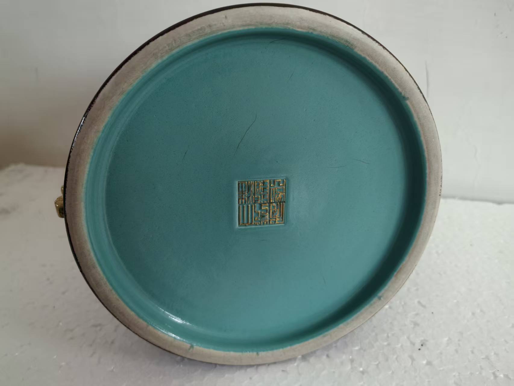 乾隆年制《鎏金堆塑人物故事纹聚宝盆》