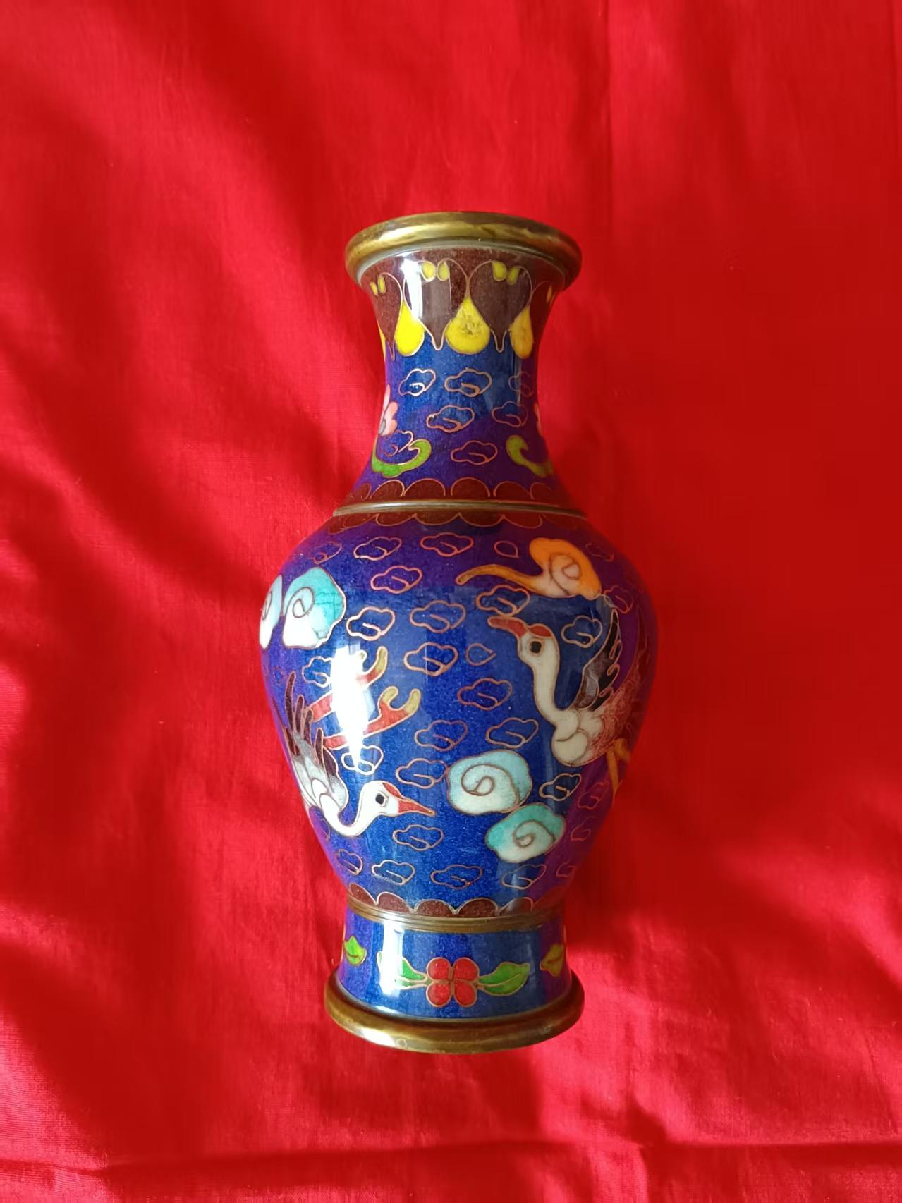 官窑《铜胎掐丝珐琅（景泰蓝）云鹤纹赏瓶》-嘉城艺术交易平台