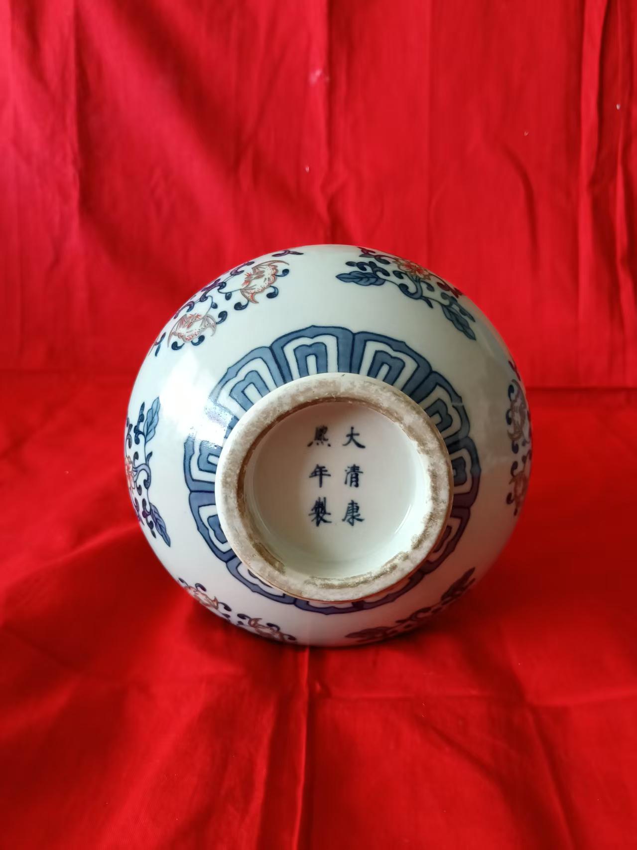 康熙年制《青花描金福寿纹撇口瓶》