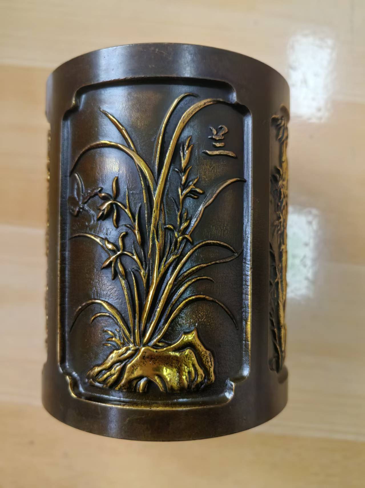 乾隆年制《铜鎏金开光梅兰竹菊纹笔筒》-嘉城艺术交易平台