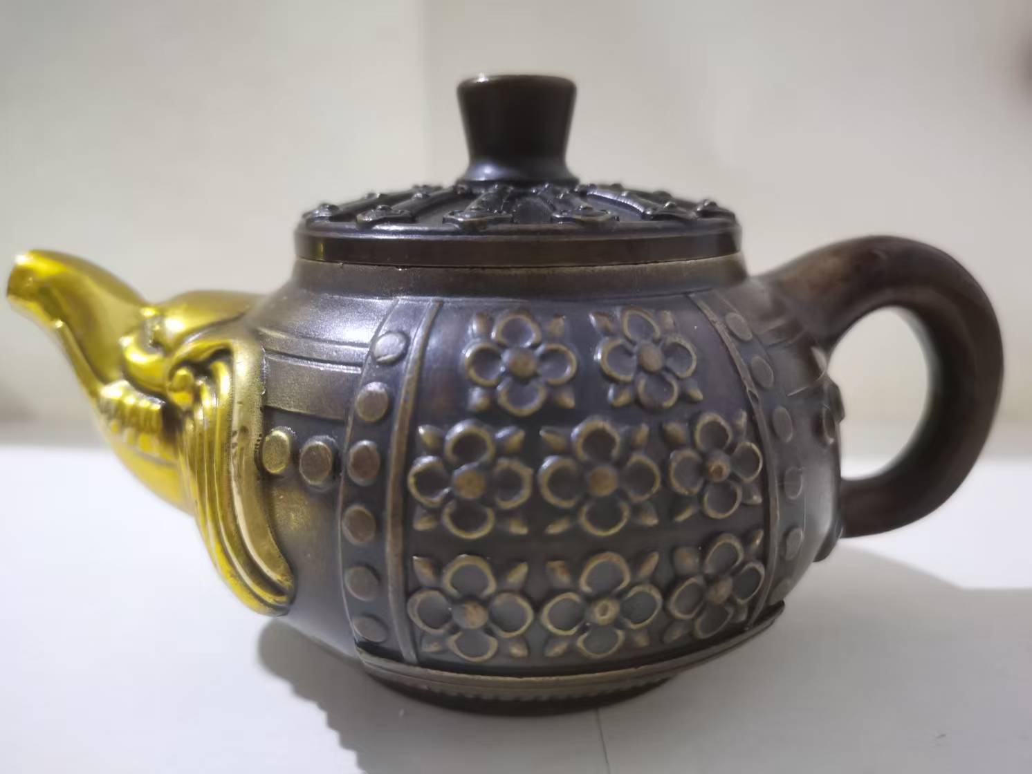 鎏金梅花壶-嘉城艺术交易平台