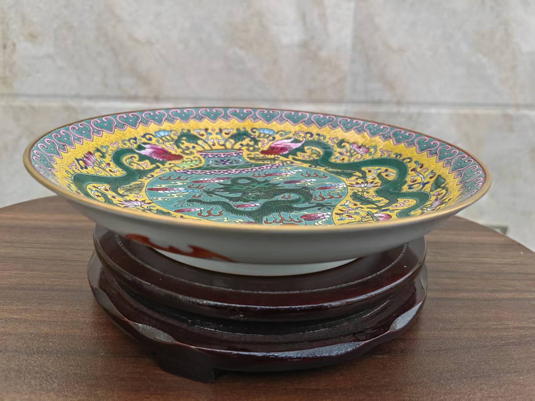 雍正年制《黄地粉彩绿龙纹赏盘》-嘉城艺术交易平台