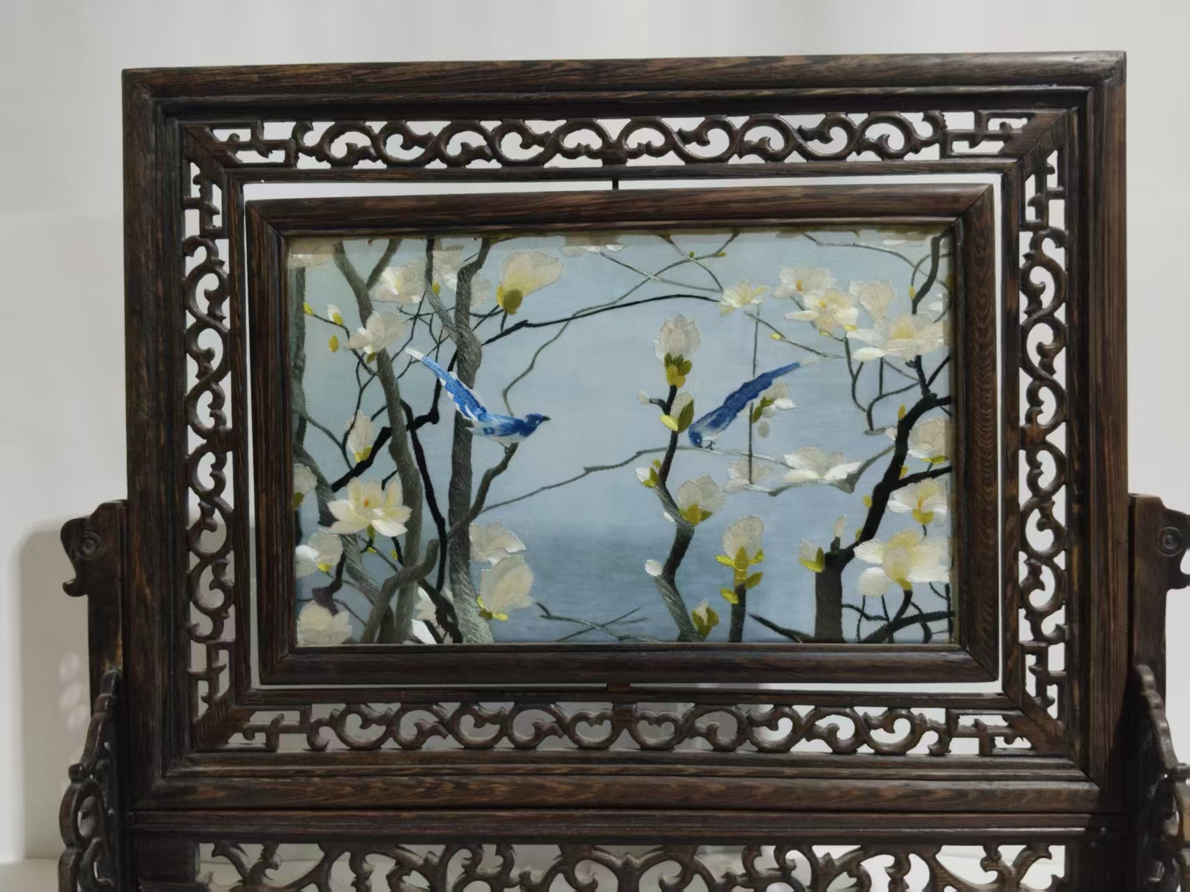 红木《苏绣喜上眉梢插屏》