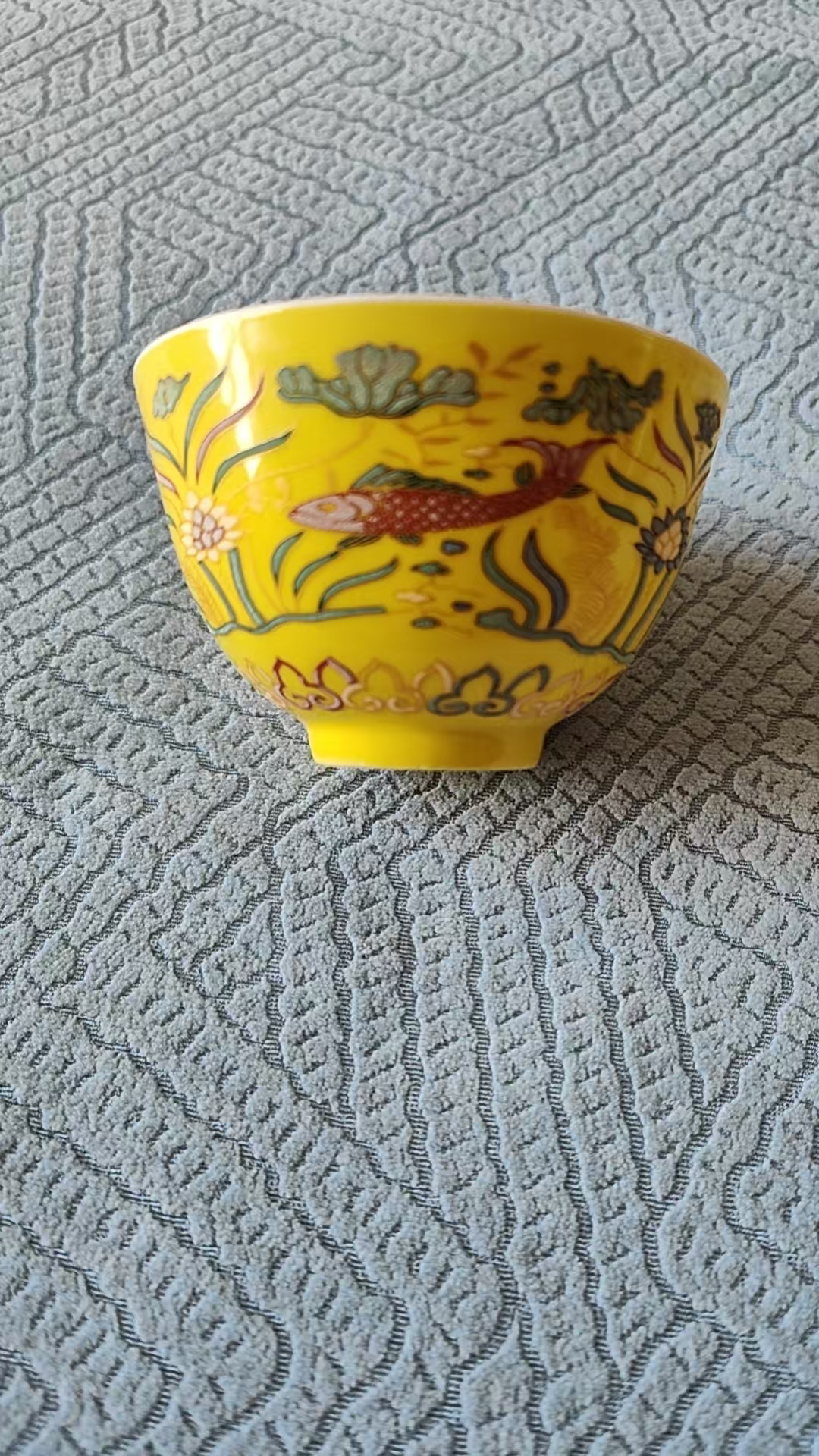 宫廷御制《黄地五彩鱼藻纹压手杯》-嘉城艺术交易平台