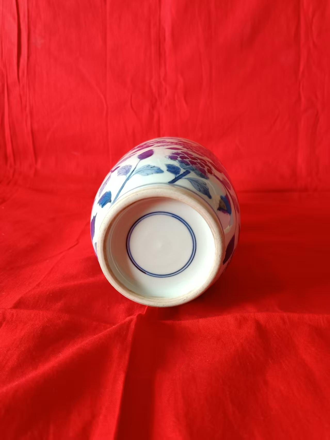 青花龙穿花纹棒槌瓶