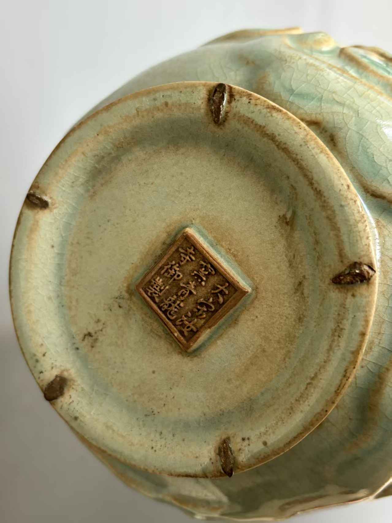 大宋汝窑《青釉堆塑龙纹玉壶春瓶》青龙寺御制