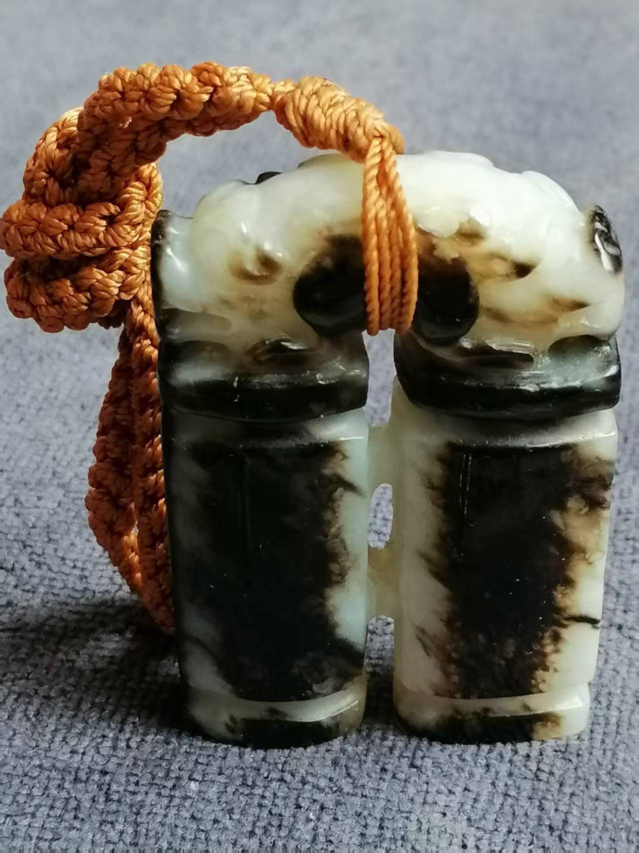 黑沁和田玉《连体玉猪龙》-嘉城艺术交易平台