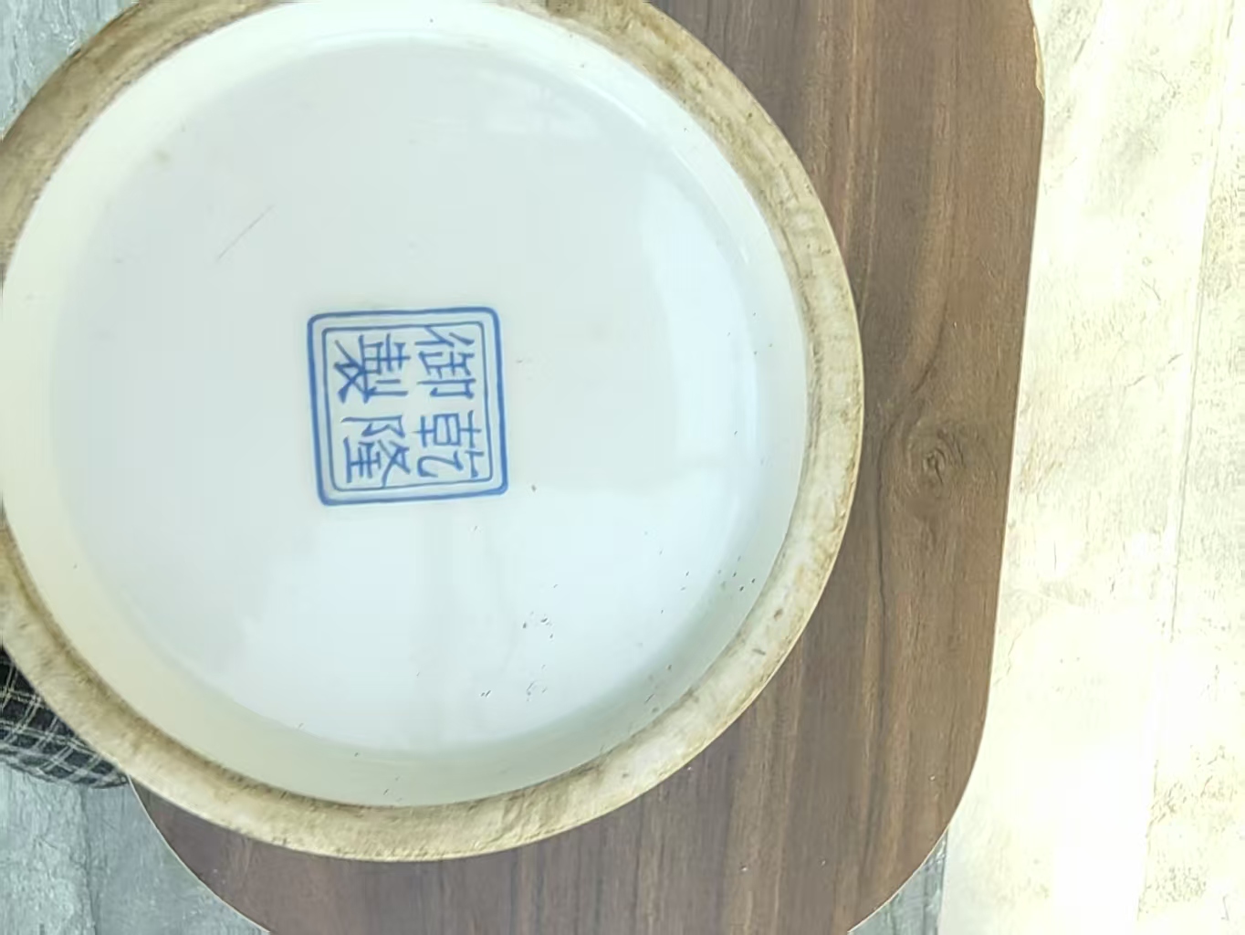 乾隆年制《珐琅彩花卉纹将军罐》