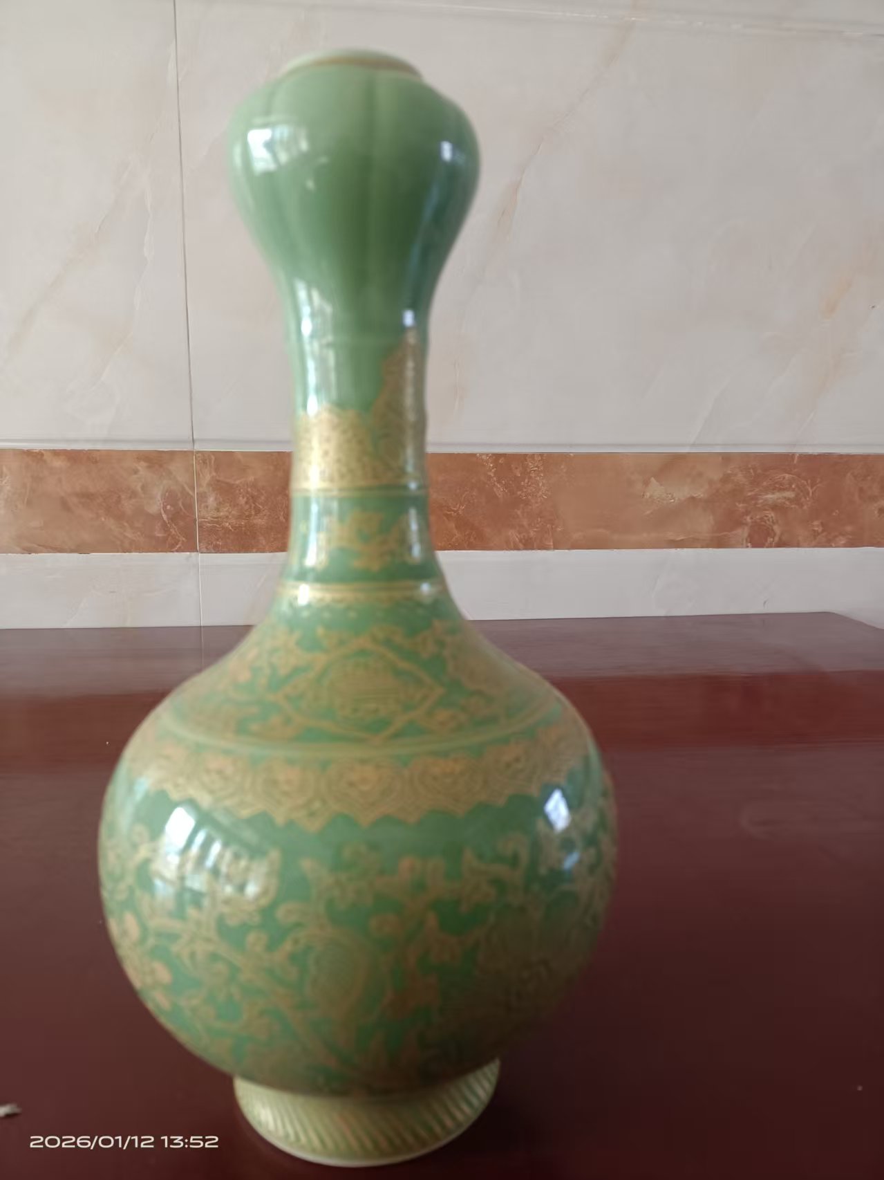 乾隆年制《缠枝纹蒜头瓶》-嘉城艺术交易平台