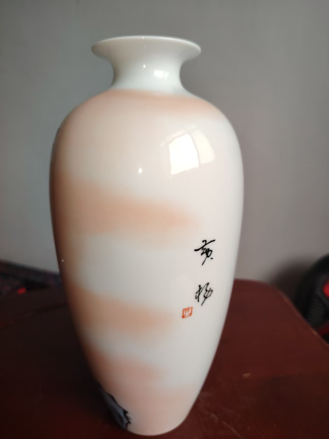 墨彩雄鹰橄榄瓶