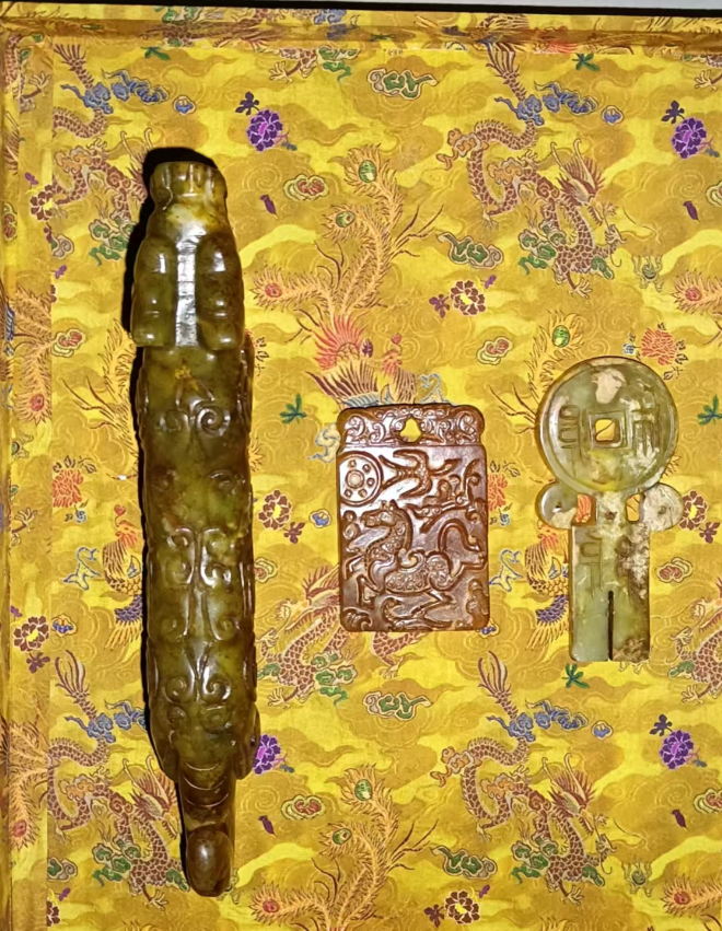 玉螭虎、金错刀、瑞兽纹佩牌-嘉城艺术交易平台