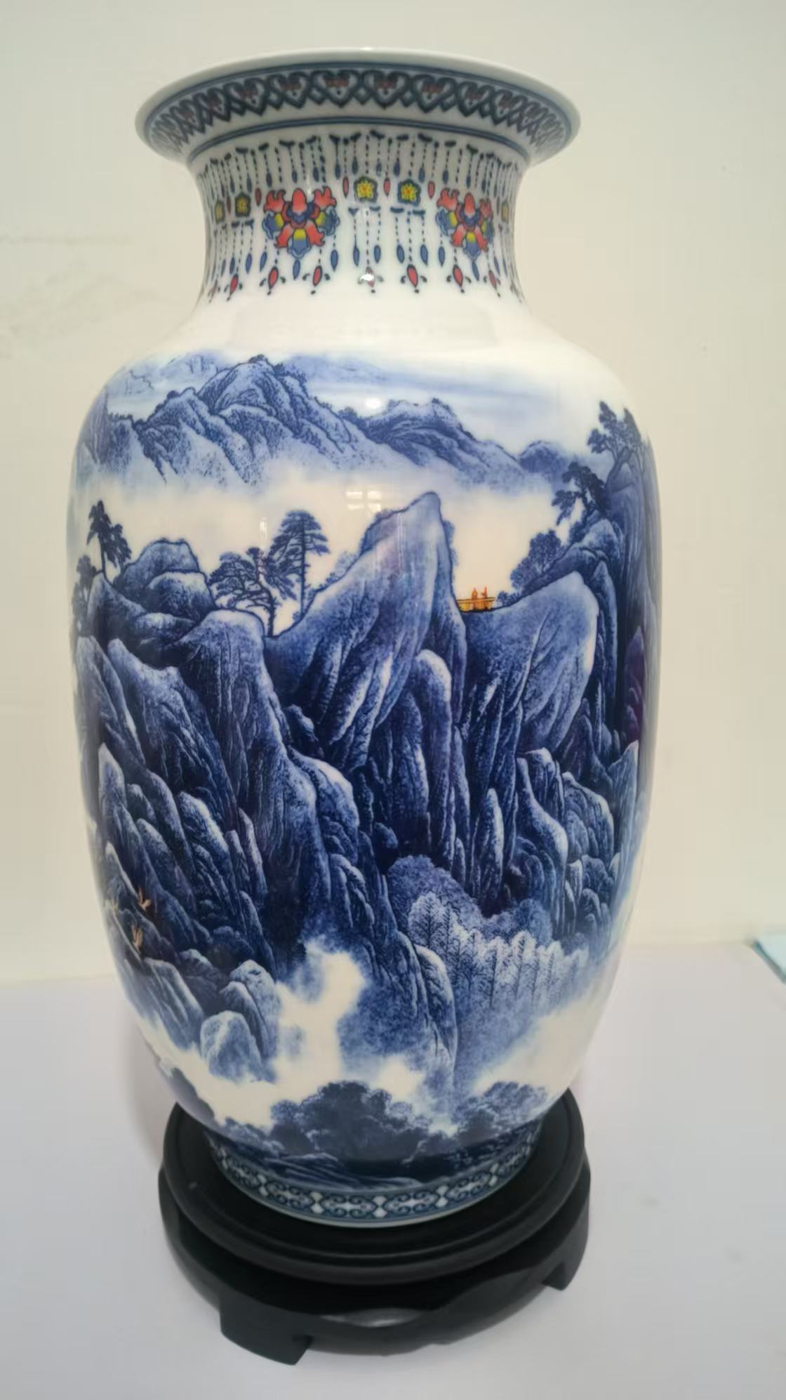 张松茂《黄山胜景瓶》-嘉城艺术交易平台