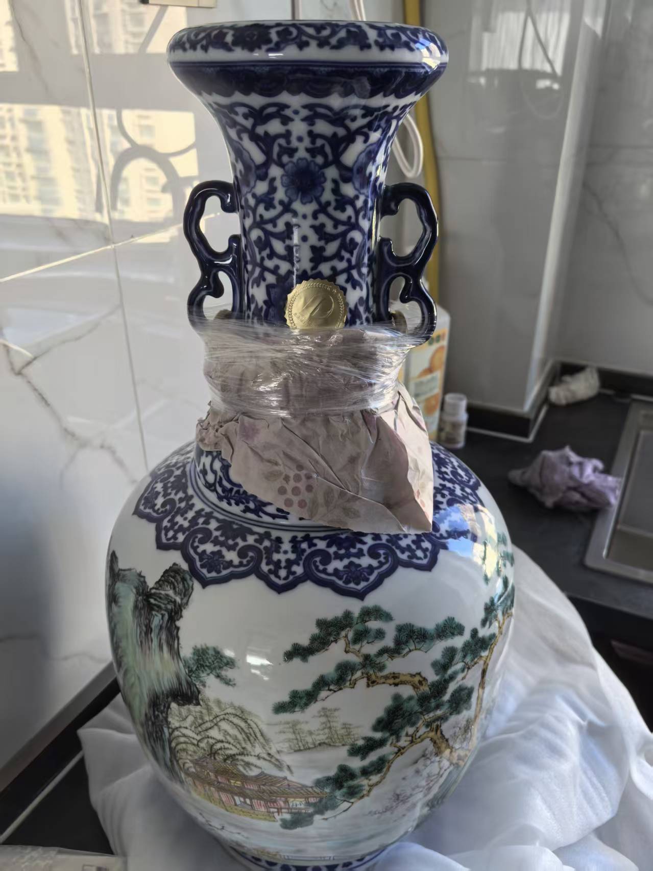 乾隆年制《洋彩桃花源双耳瓶》-嘉城艺术交易平台