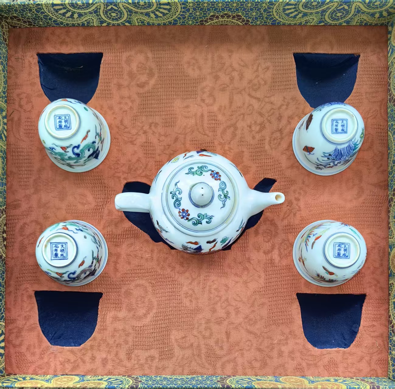 成化年制《斗彩凤纹茶具》-嘉城艺术交易平台