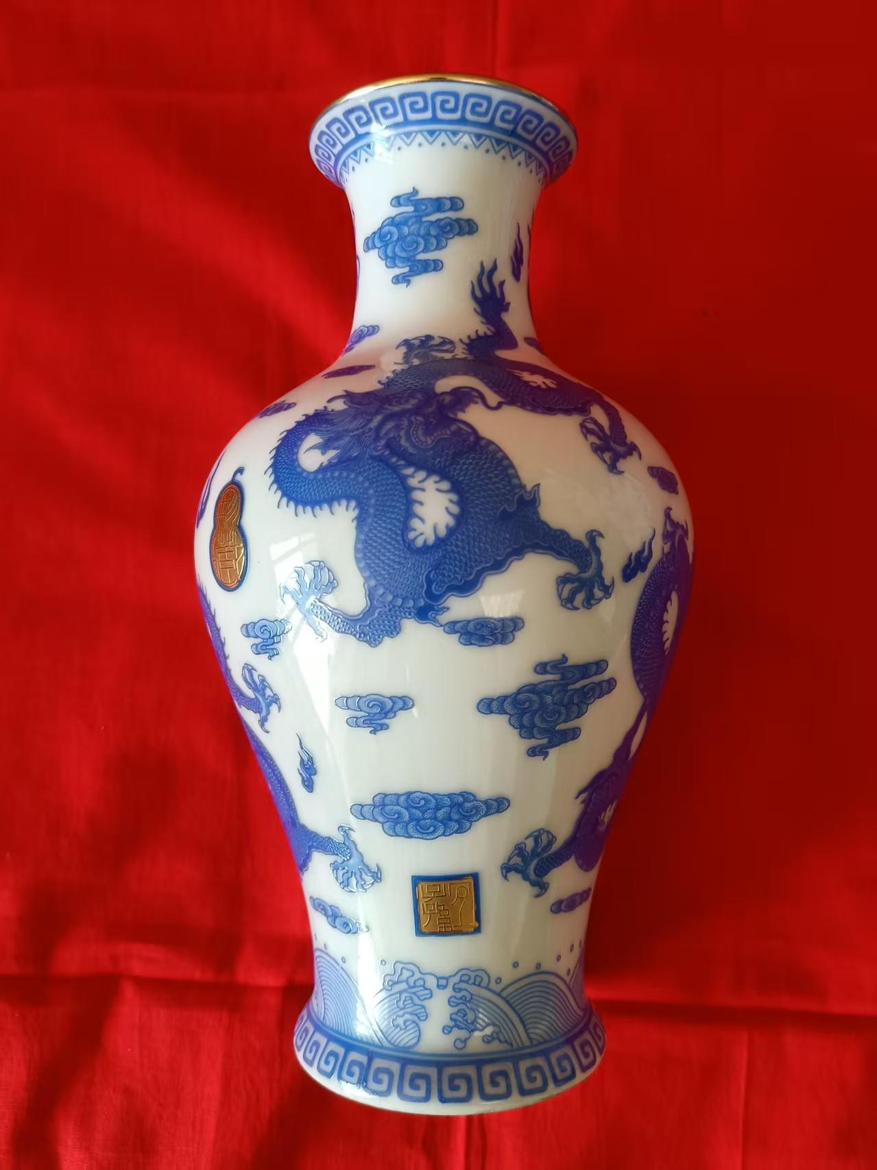 乾隆年制《青花贴金云龙纹赏瓶》-嘉城艺术交易平台