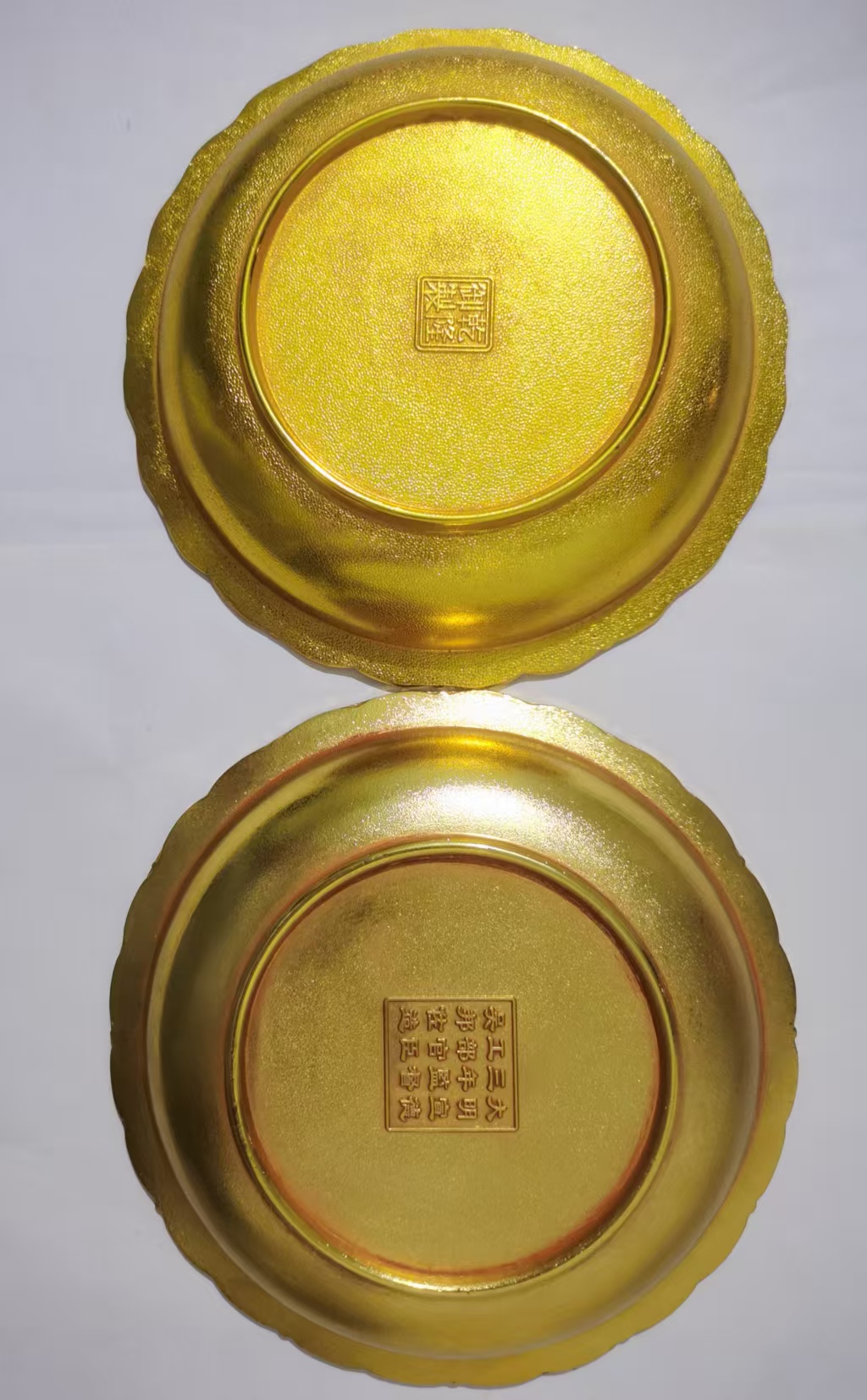 乾隆年制《九龙纹+龙凤纹花口盘》一对