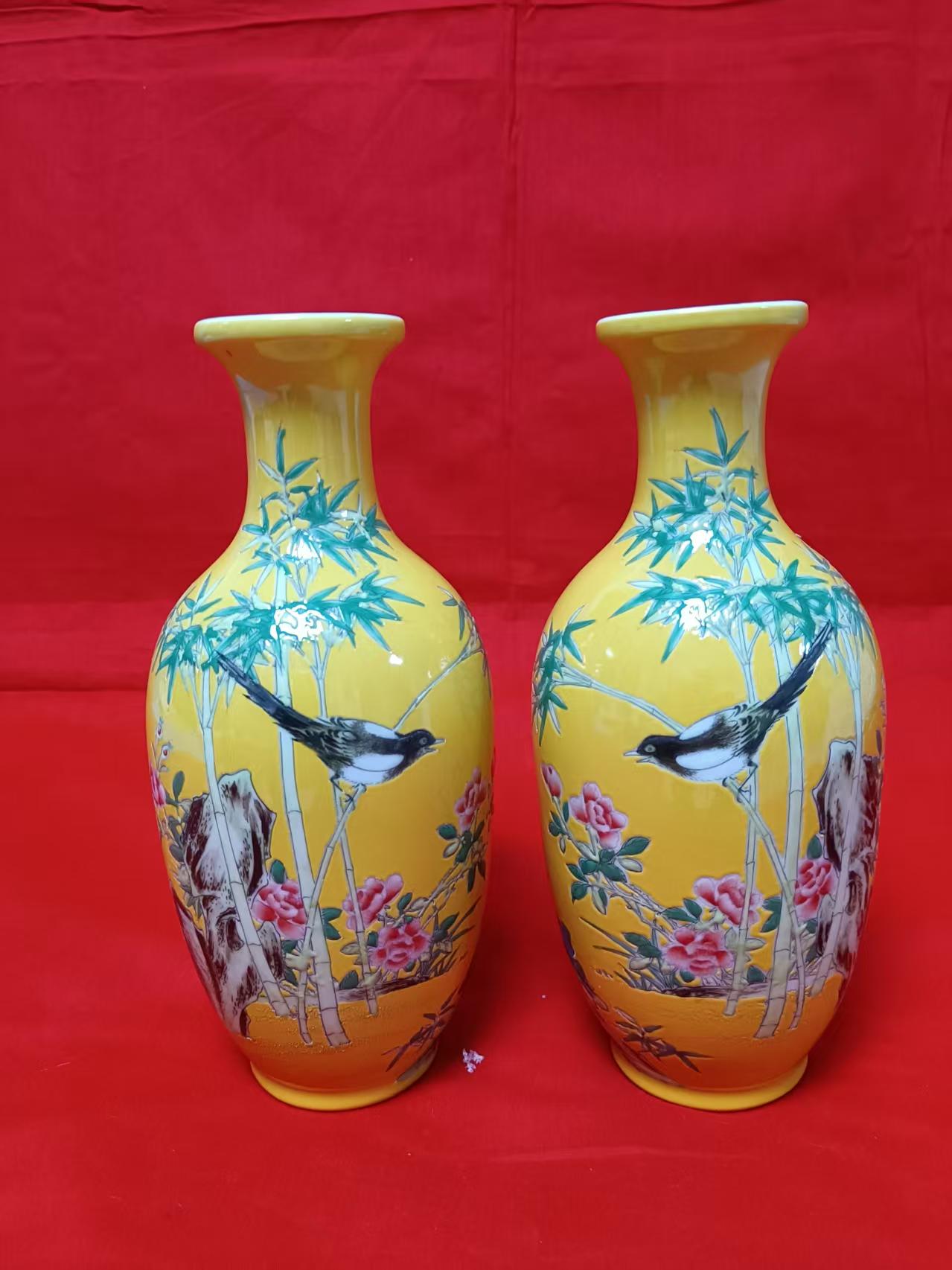 雍正年制《珐琅彩黄釉地花鸟纹瓶》一对-嘉城艺术交易平台