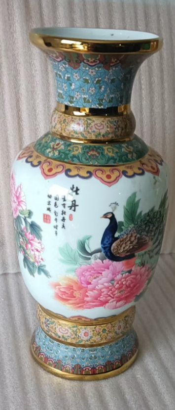 乾隆年制《珐琅彩鎏金孔雀牡丹纹瓶》-嘉城艺术交易平台