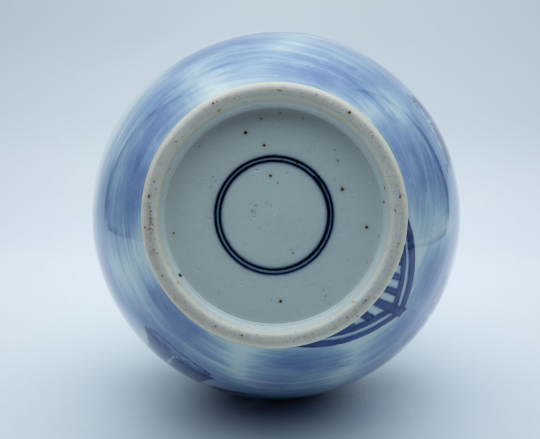 青花人物故事赏瓶