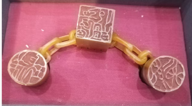 田黄《链雕三联章》