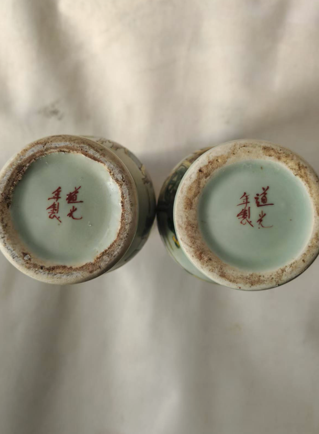 道光年制《人物故事纹花觚瓶》一对