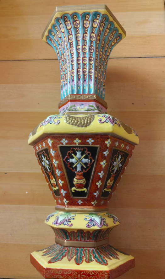 雍正年制《粉彩描金六方开光博古纹赏瓶》-嘉城艺术交易平台