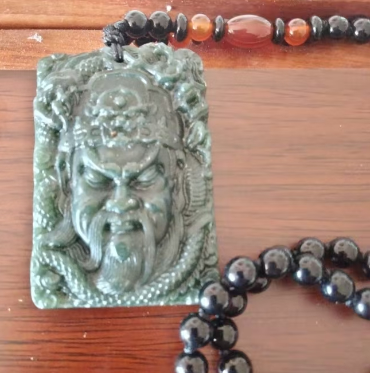 庄雪冬《雕刻和田玉关公牌》-嘉城艺术交易平台