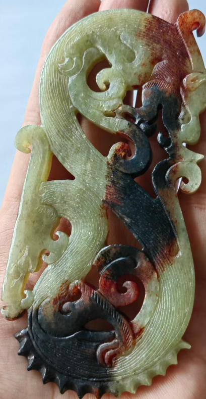 和田玉青玉《游丝毛雕双龙佩》-嘉城艺术交易平台