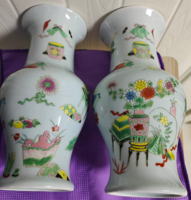 同治年制《粉彩梅花梅瓶》一对(带夜光)