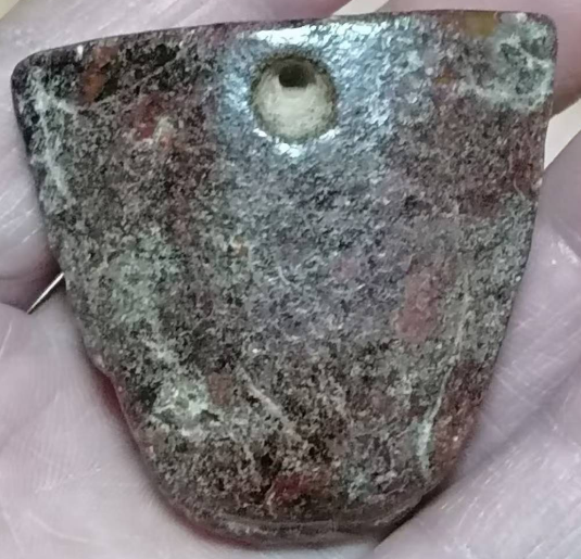 高古玉《玉质兽首面具》