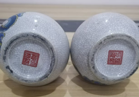 乾隆年制《青花龙纹葫芦瓶》一对