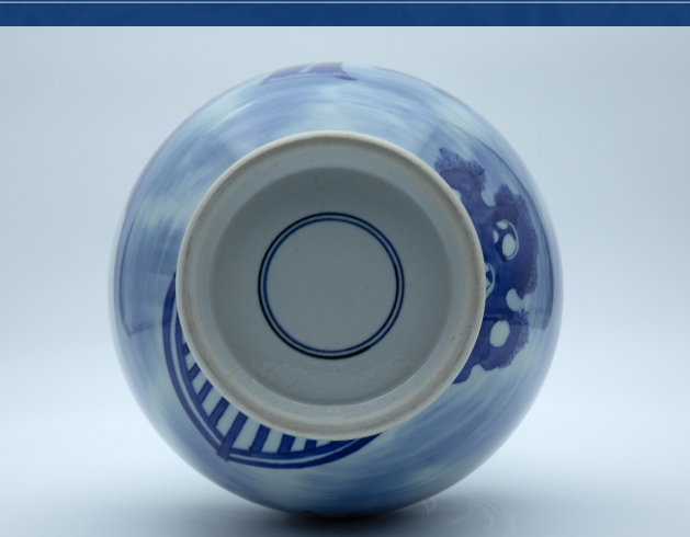 青花通景人物撇口瓶