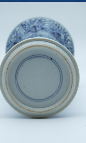 青花缠枝开光花觚