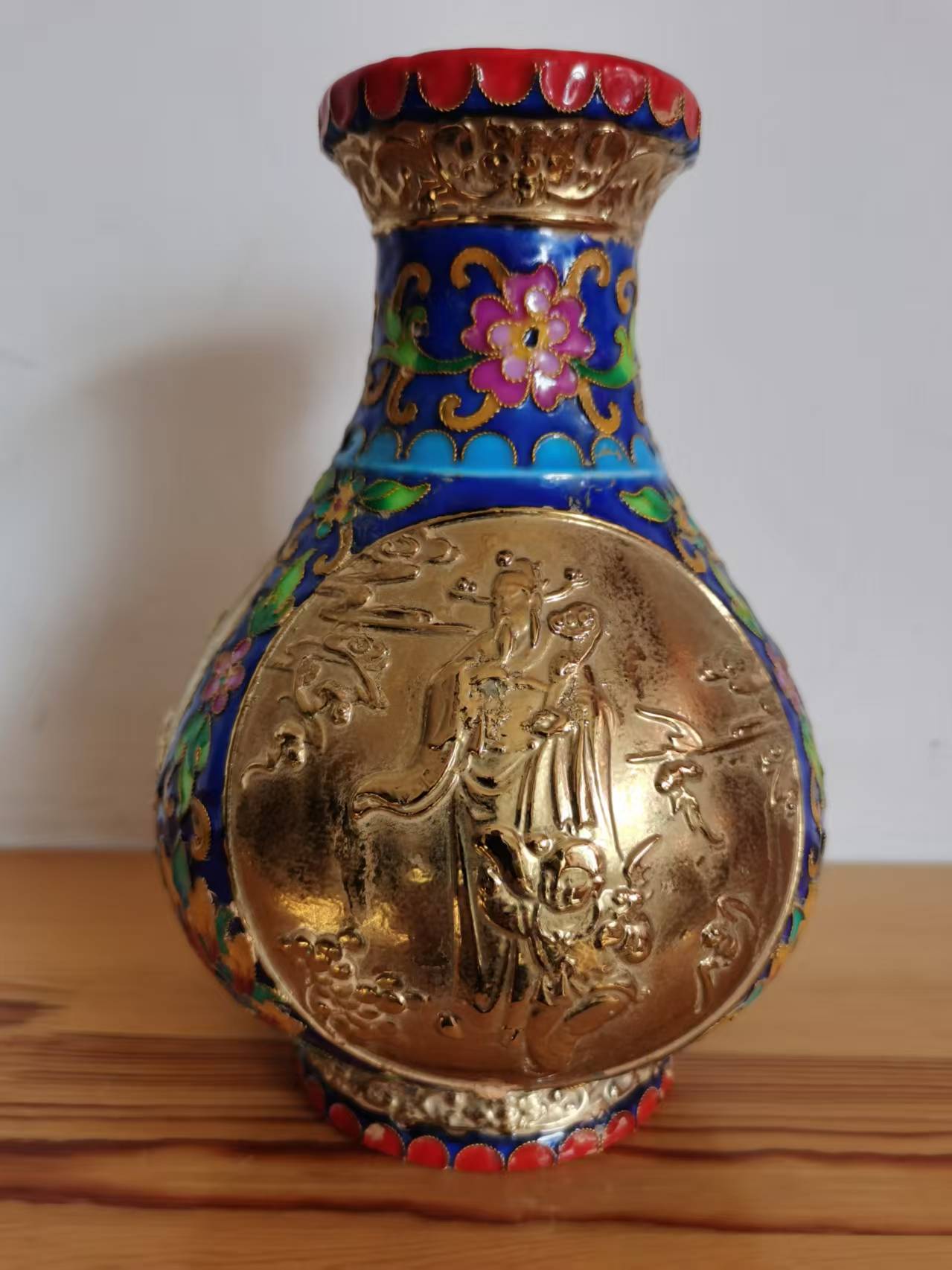 乾隆年制《掐丝珐琅开光人物瓶》-嘉城艺术交易平台