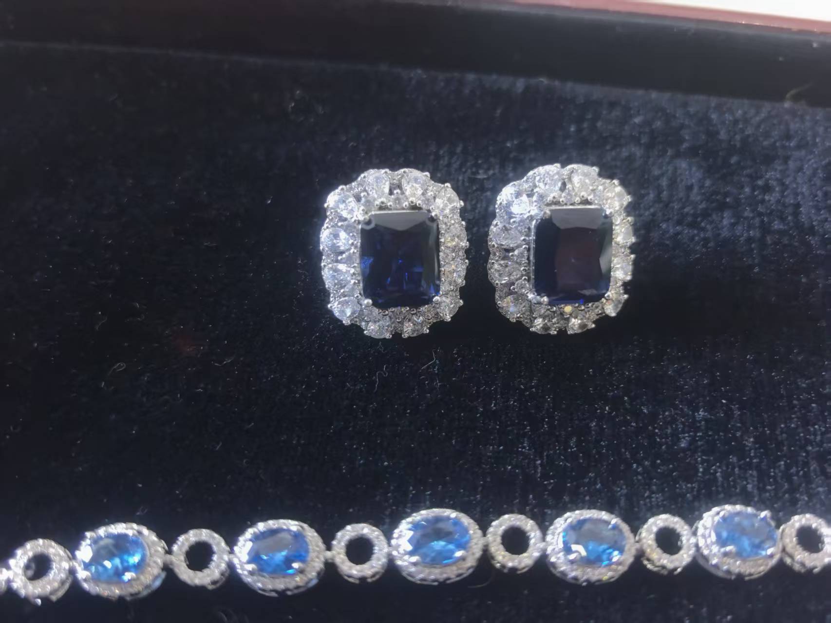 宝石《吊坠，戒指，耳饰，手链》