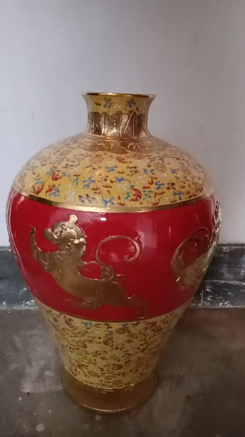 乾隆年制《珐琅彩鎏金浮雕瑞兽梅瓶》-嘉城艺术交易平台