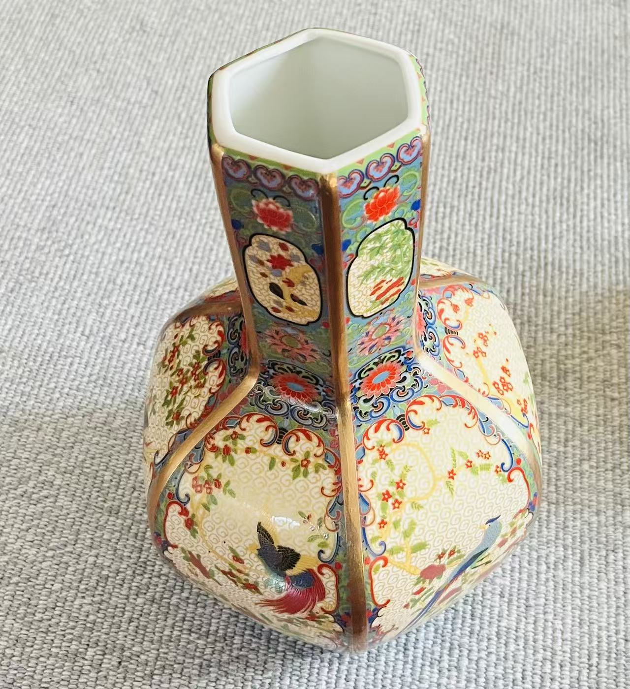 乾隆年制《描金珐琅彩花鸟六方天球瓶》-嘉城艺术交易平台