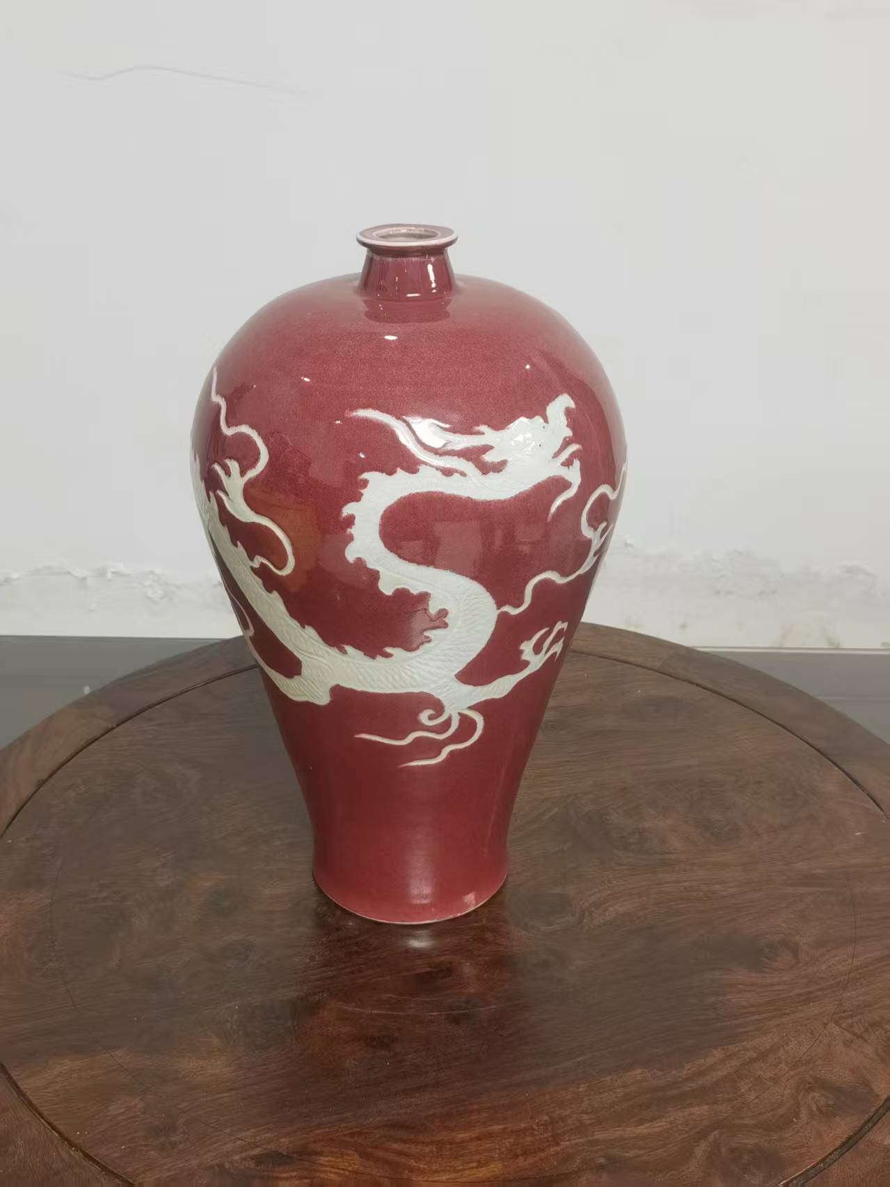 红釉留白龙纹梅瓶-嘉城艺术交易平台