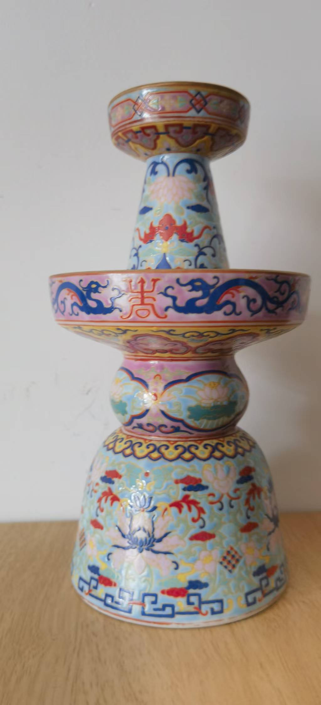 乾隆年制《粉彩缠枝寿字龙纹烛台》-嘉城艺术交易平台