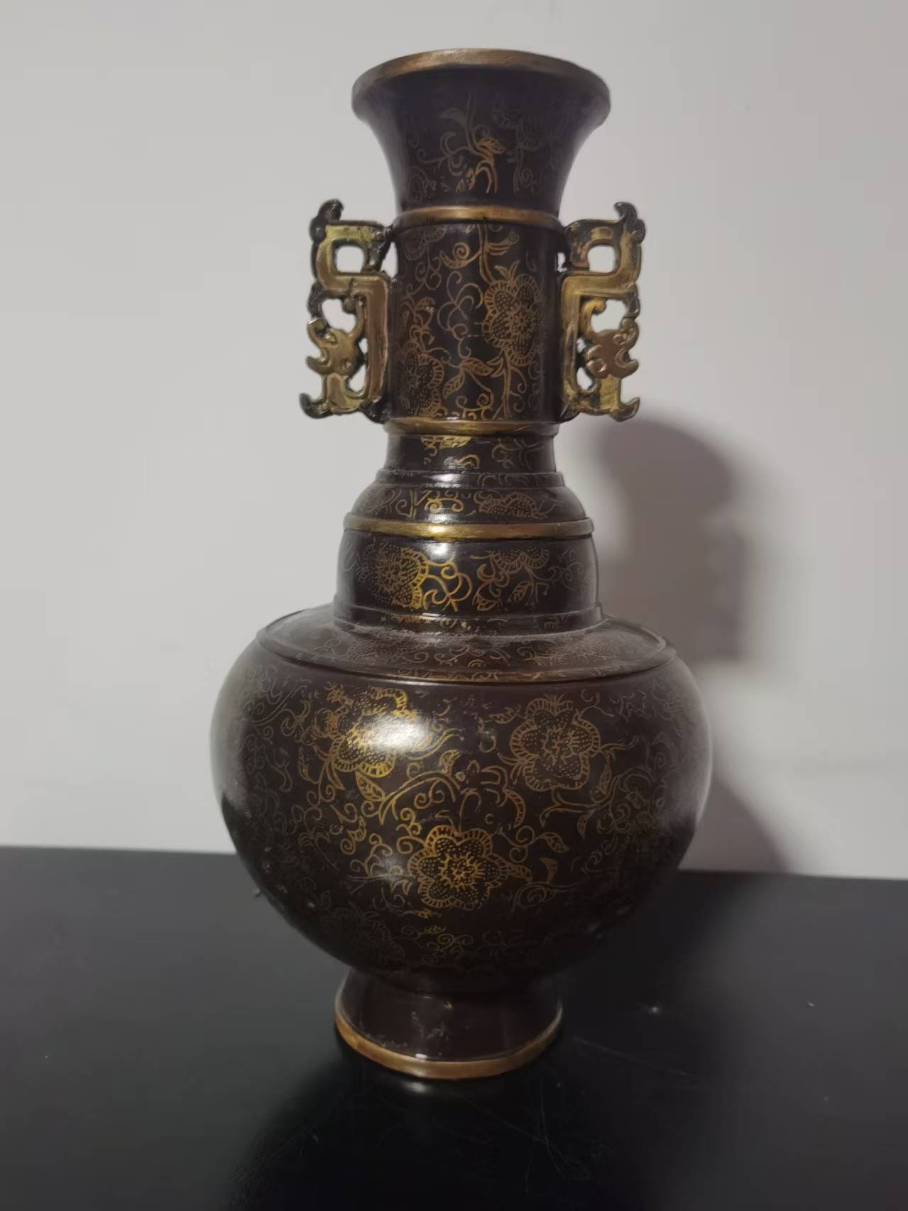 乾隆年制《铜胎描金缠枝花卉纹双耳瓶》-嘉城艺术交易平台