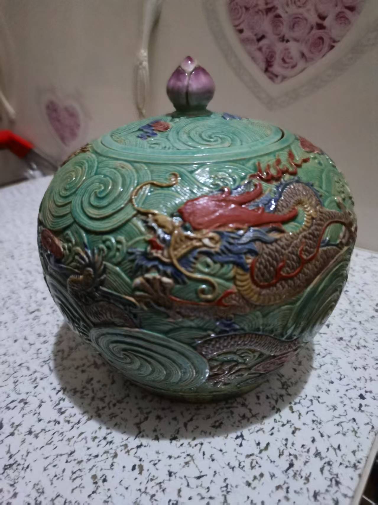 乾隆年制《绿地粉彩浮雕云龙纹西瓜盖罐》-嘉城艺术交易平台