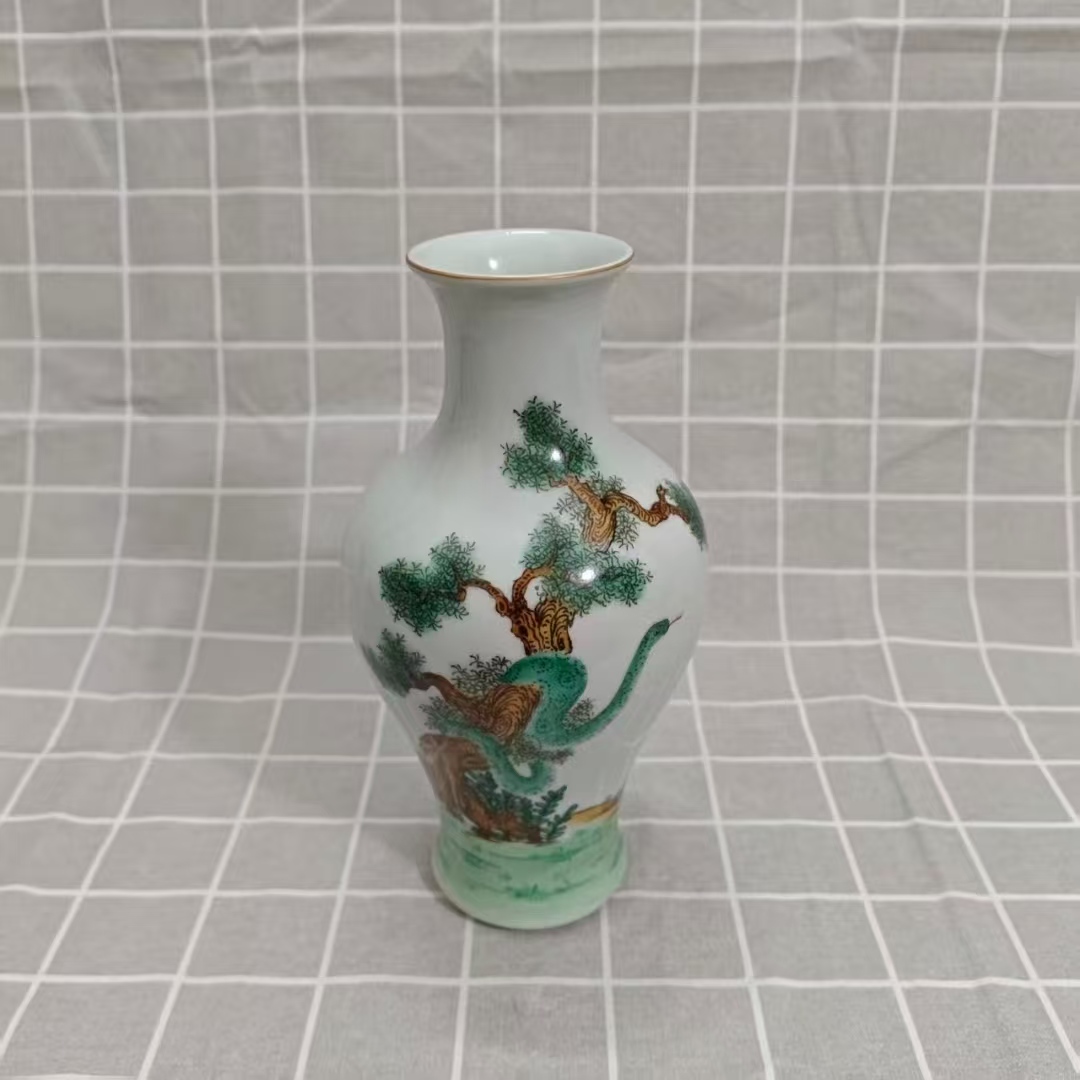 乾隆年制《粉彩松鹤延年纹赏瓶》-嘉城艺术交易平台