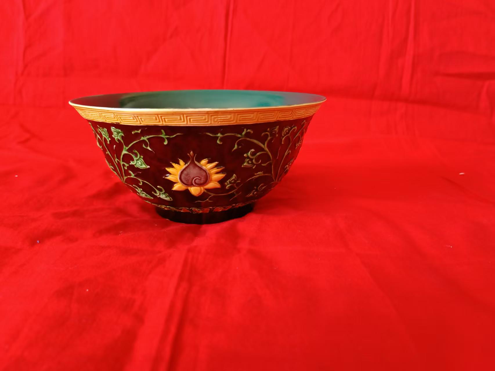 雍正年制《紫地绿彩缠枝花卉纹大碗》-嘉城艺术交易平台