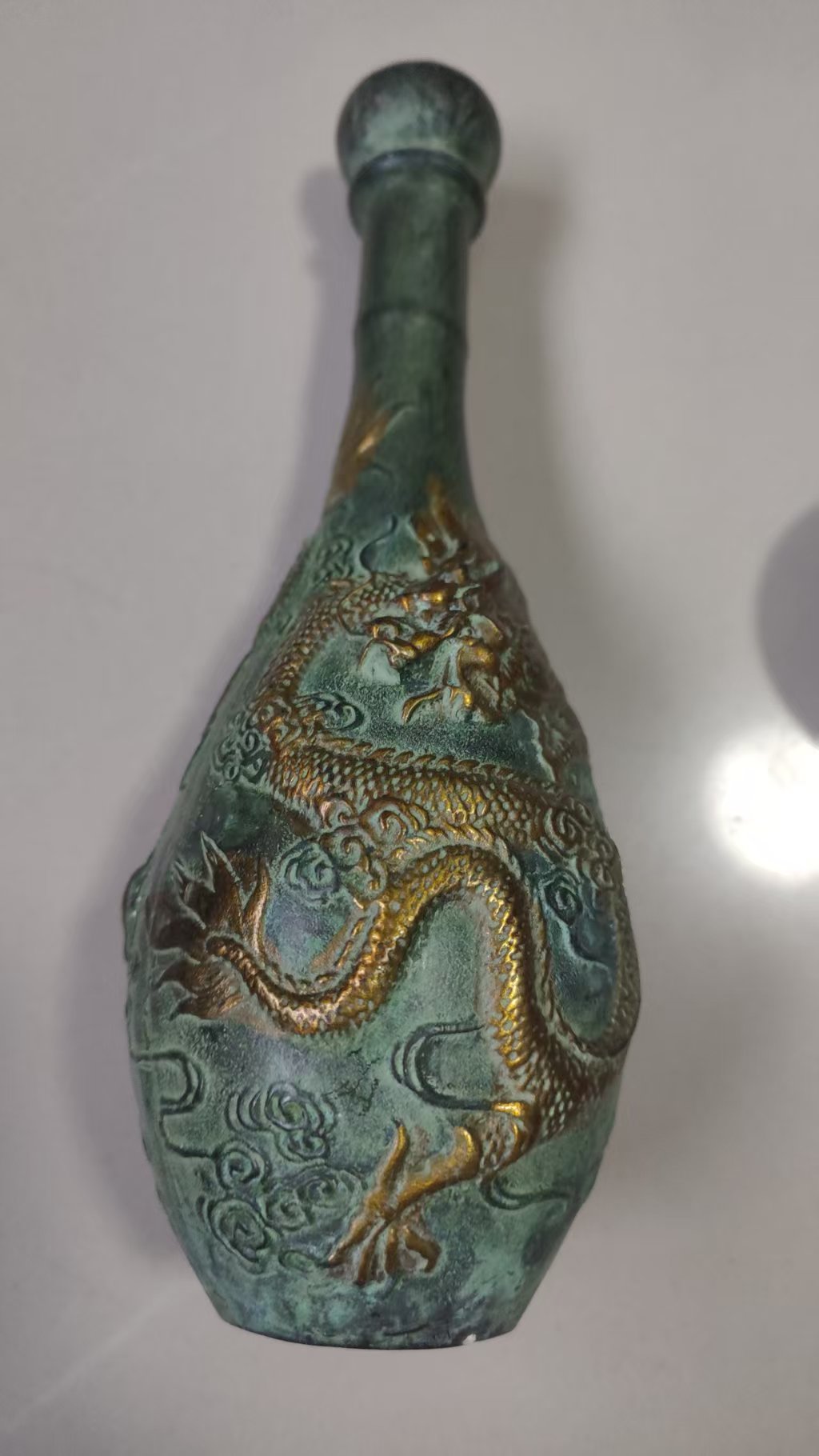 青铜鎏金云龙纹胆式瓶-嘉城艺术交易平台